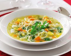 Sopa de legumes com agrião