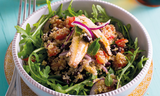 Salada de quinoa com cavala