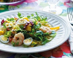 Salada de massa com camarão