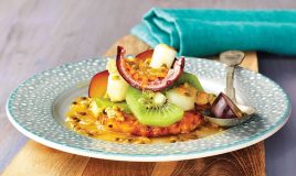 Salada de fruta com maracujá e abacaxi grelhado