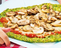 Pizza de brócolos com cogumelos