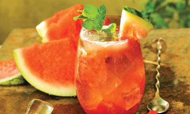 Cocktail de espumante e melancia