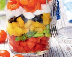 Salada de tomate, pimentos e espargos