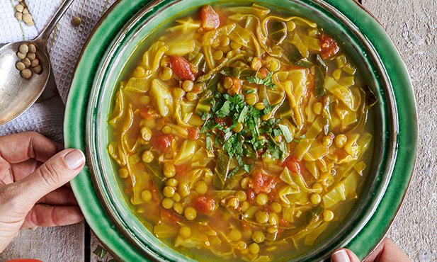 Sopa de lentilhas e couve-galega
