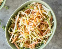 Salada coleslaw com sultana