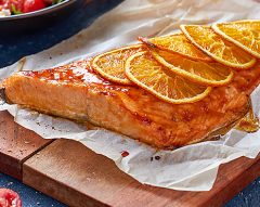 Salmão com molho barbecue e laranja
