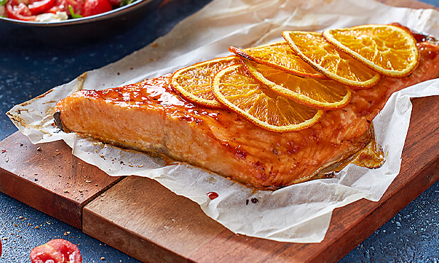 Filete de salmão com molho barbecue e laranja