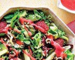Salada verde com kiwi