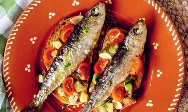 Torricado com sardinha e tomate