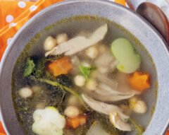 Sopa de legumes e grão